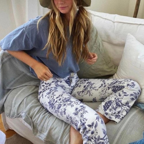 Reformation Denim - Reformation Cynthia Toile high rise straight jeans in Monaco
